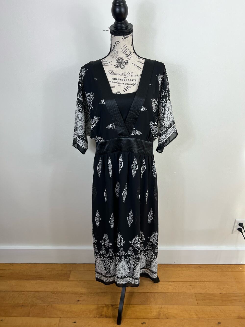 Dressbarn Black and white Kamono style Boho short sleeve Maxi dress